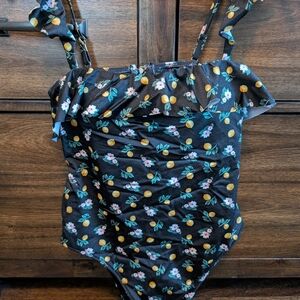Floral Ruffle Women's Size Medium Swimsuit. Victoria's Secret. NWT!!